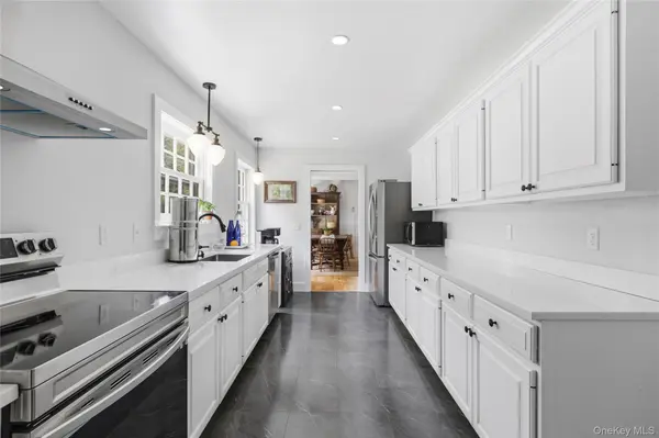 9 Aberdeen LN, Southampton, NY 11968