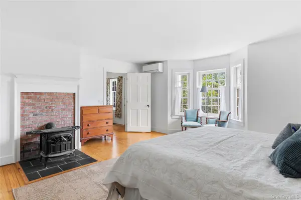 9 Aberdeen LN, Southampton, NY 11968