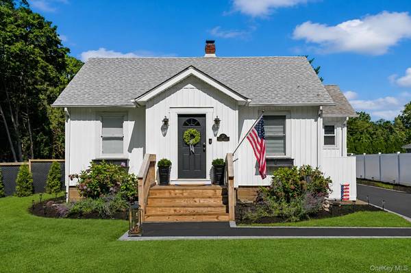 22 South AVE, Smithtown, NY 11787