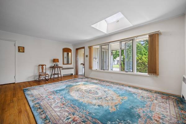 24 Cornell DR, Great Neck, NY 11020