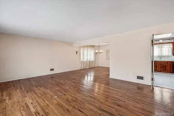 156-14 14th AVE, Beechhurst, NY 11357