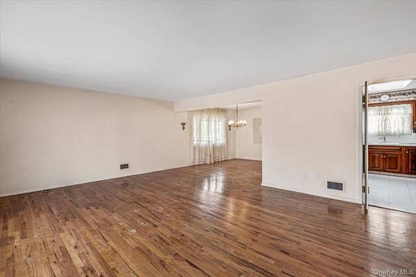 156-14 14th AVE, Beechhurst, NY 11357