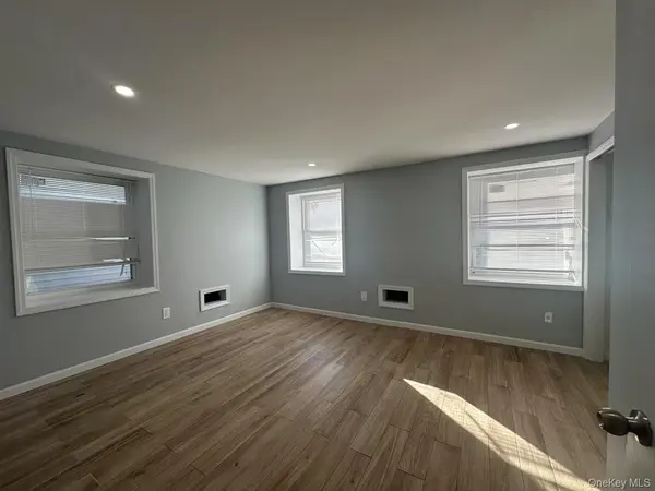 605 Barbadoes DR, Arverne, NY 11692