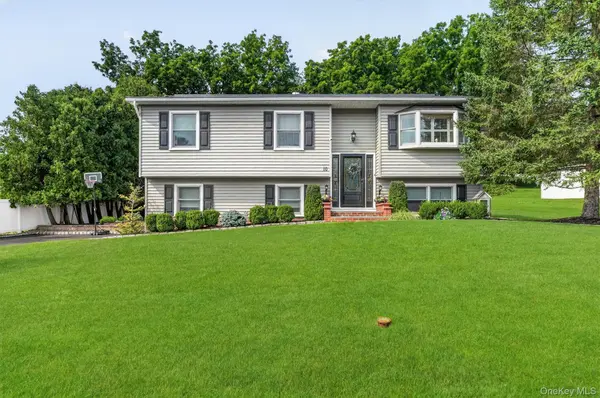 10 Pine DR, Stony Point, NY 10980