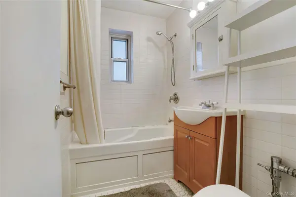 111-09 66th AVE #2B, Forest Hills, NY 11375