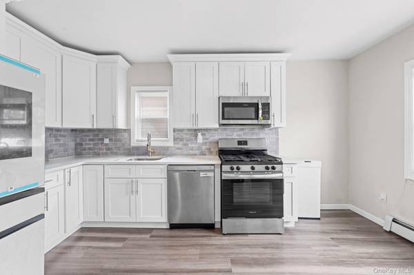 20 Dewitt ST, Valley Stream, NY 11580