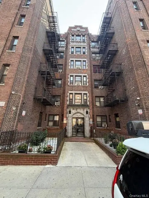 42-02 Layton ST #106, Elmhurst, NY 11373