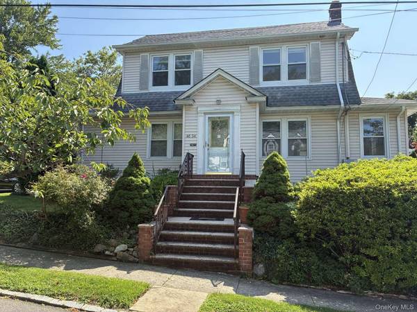 4634 Iris LN, Great Neck, NY 11020