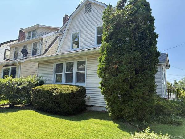 4634 Iris LN, Great Neck, NY 11020