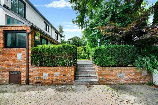 7 Denman PL, Mount Vernon, NY 10552
