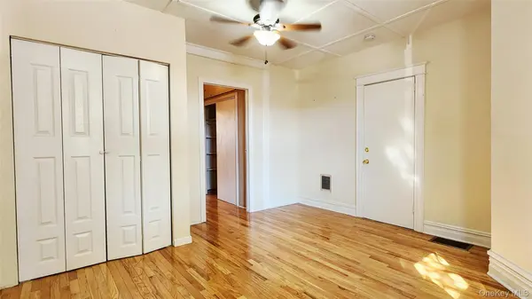 6431 Admiral AVE, Middle Village, NY 11379