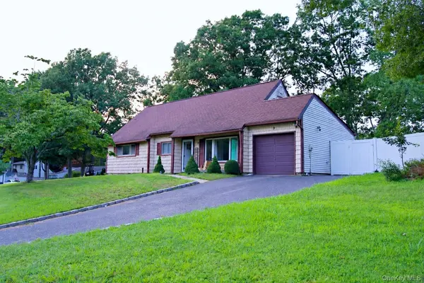 9 Hudson ST, Coram, NY 11727