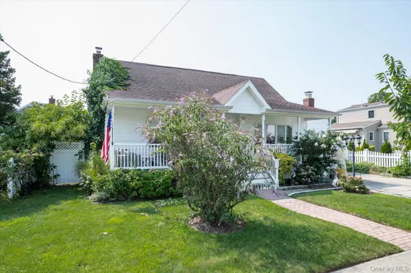 320 Brooklyn AVE, Massapequa Park, NY 11762