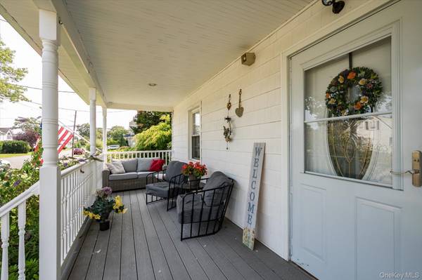 320 Brooklyn AVE, Massapequa Park, NY 11762