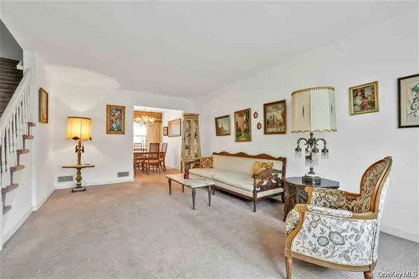 84-92A Austin ST, Kew Gardens, NY 11415