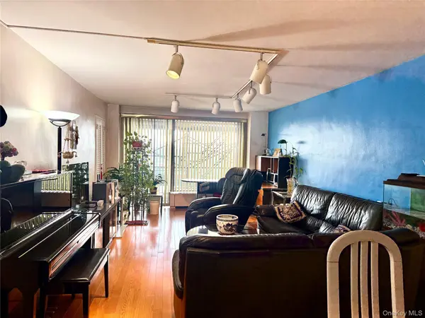 61-20 Grand Central Pkwy #A 1002, Forest Hills, NY 11375