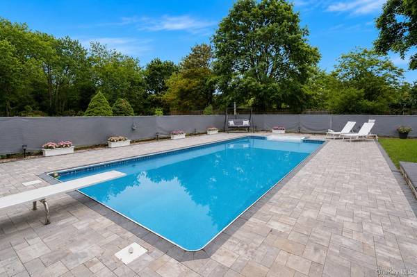 25 Charter AVE, Dix Hills, NY 11746