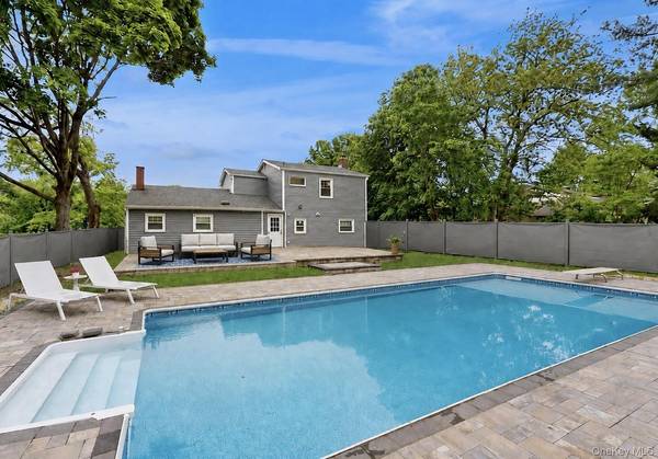25 Charter AVE, Dix Hills, NY 11746