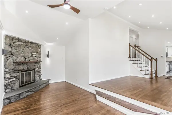 260 W 24th ST, Deer Park, NY 11729