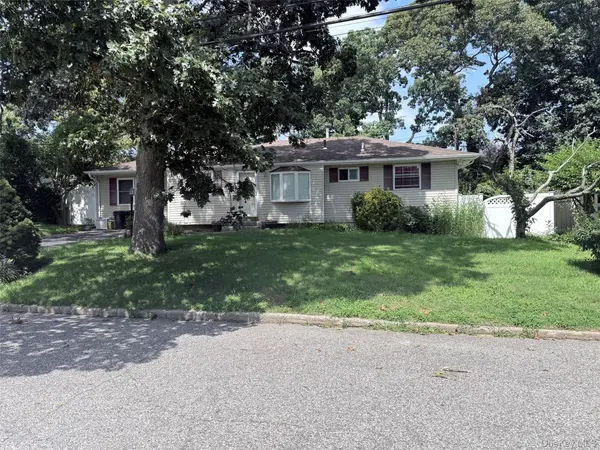 110 Tudor RD, Centereach, NY 11720