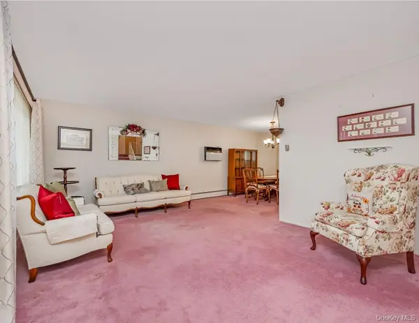 162 Washington ST, Farmingdale, NY 11735