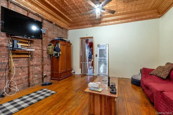110-31 15th AVE, College Point, NY 11356