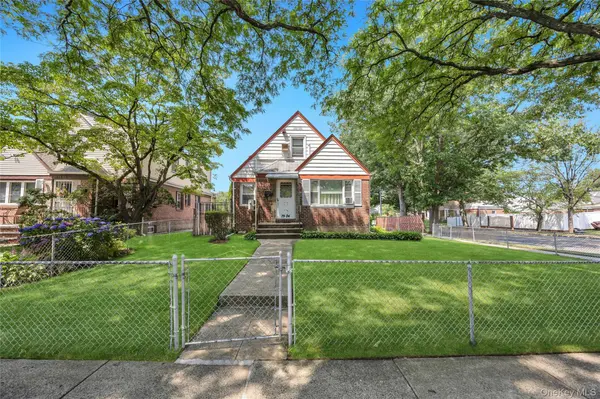 7904 268th ST, Glen Oaks, NY 11004