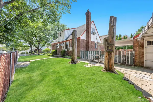 7904 268th ST, Glen Oaks, NY 11004