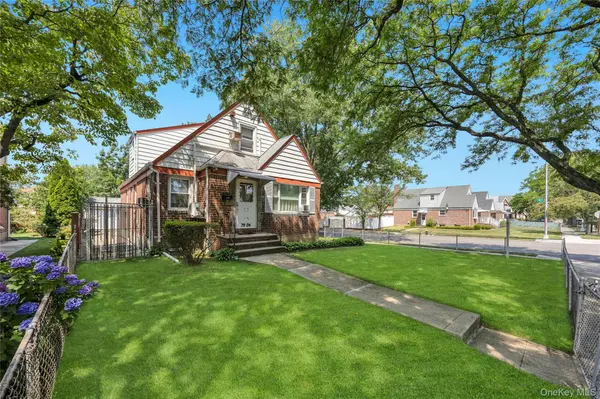 7904 268th ST, Glen Oaks, NY 11004