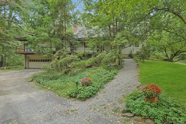 81 Montrose Station RD, Montrose, NY 10548