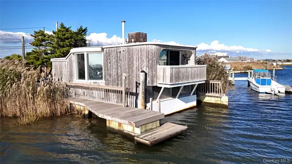 714 Riviera DR, Mastic Beach, NY 11951