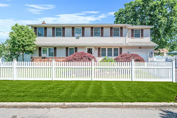 201 Oakland AVE, Deer Park, NY 11729