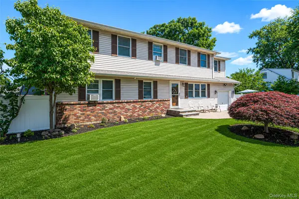 201 Oakland AVE, Deer Park, NY 11729