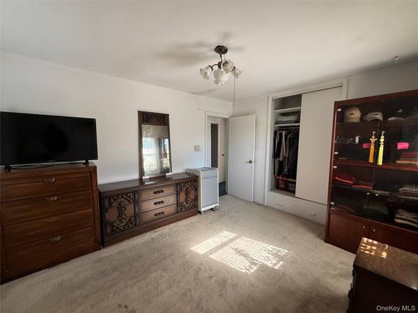 2582 Oceanside RD, Oceanside, NY 11572
