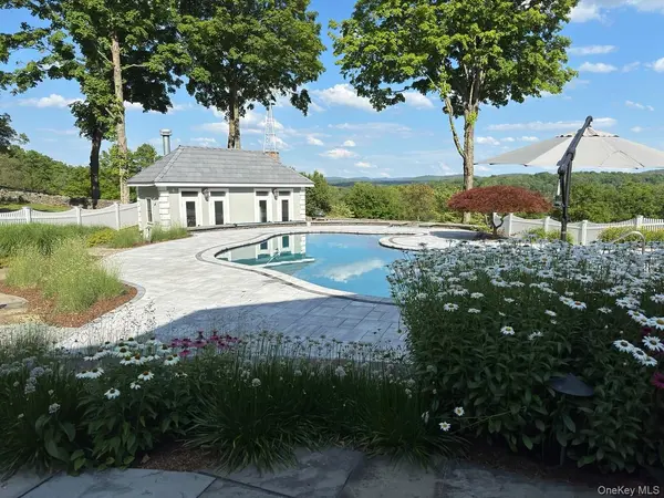 1963 Salt Point TPKE, Salt Point, NY 12578