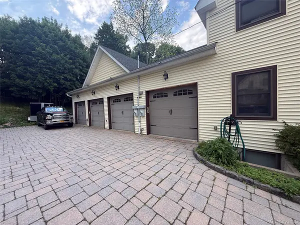 23 Swezey PL, Monroe, NY 10950
