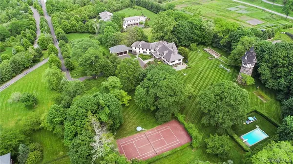 15 Sarosca Farm LN, Purchase, NY 10577