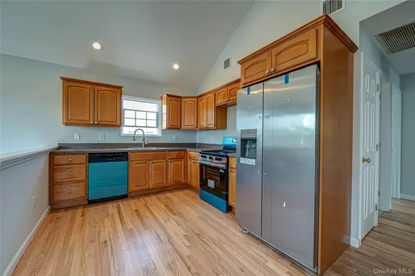 2163 Sunrise HWY, Islip, NY 11751