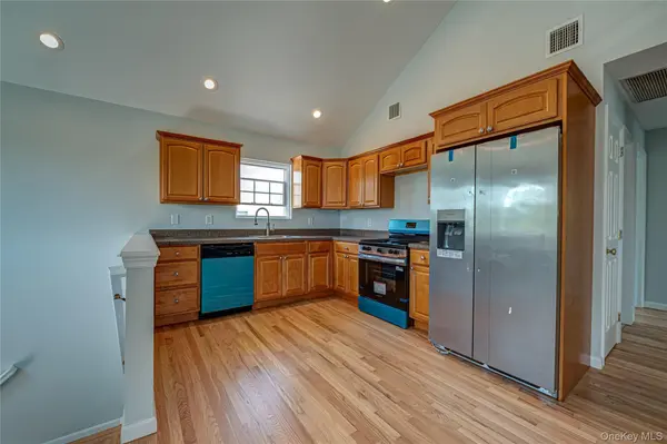 2163 Sunrise HWY, Islip, NY 11751
