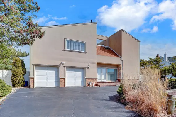 49 Dolphin LN, Copiague, NY 11726