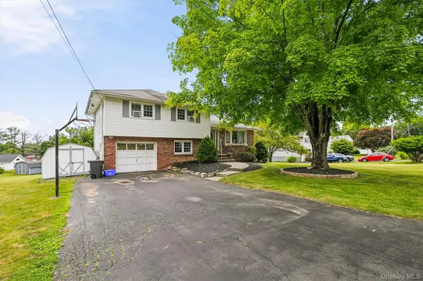 7 Tamarac LN, Stony Point, NY 10980