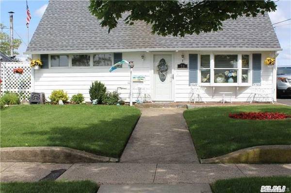 71 Seawane RD, East Rockaway, NY 11518