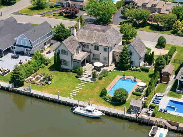 7 Sexton DR, West Islip, NY 11795