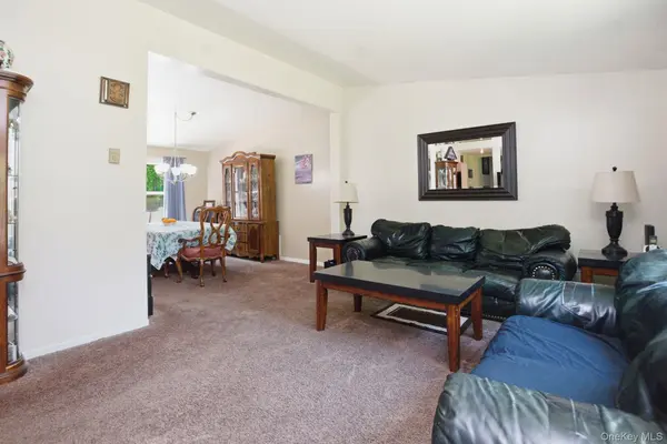 19 Taurat PL, Mahopac, NY 10541