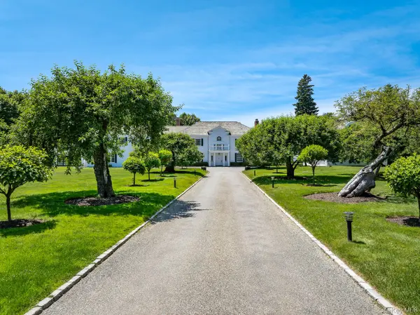 6 Stoneleigh Manor LN, Purchase, NY 10577