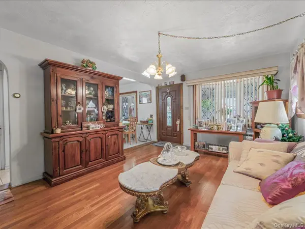 63-01 138TH ST, Flushing, NY 11367