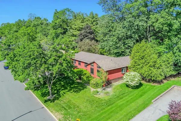8 Sasson TER, Valley Cottage, NY 10989