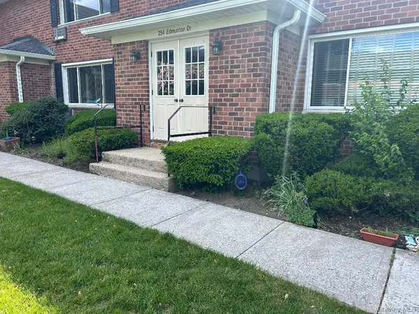 254 Edmunton Drive #K1 Edmunton Drive #K1 #K1, North Babylon, NY 11703