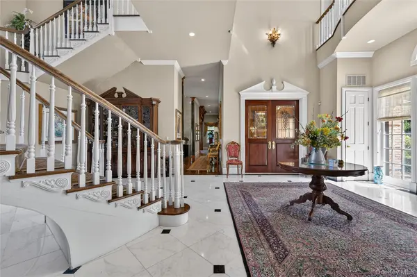 195 Feeks LN, Locust Valley, NY 11560
