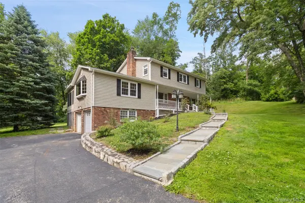 2 Lalli DR, Katonah, NY 10536